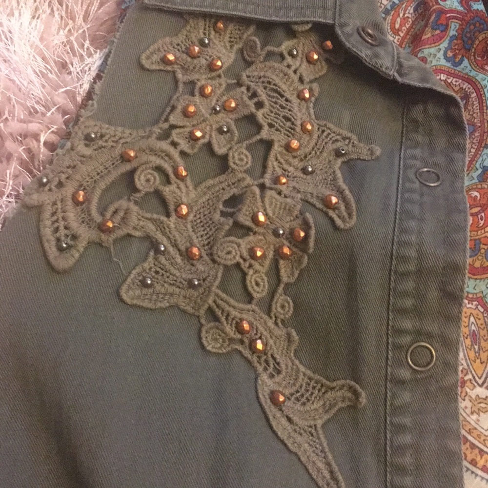 Vest - Picture 2 of 4